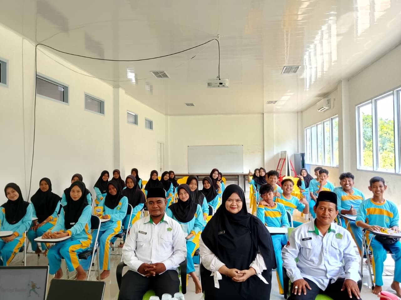 KUA Bunguran Barat Bekali Siswa MTsN 1 Natuna Kenali Potensi Diri Lewat Program BRUS